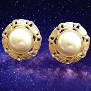 Vintage Monet gold tone large faux pearl clip earrings classic